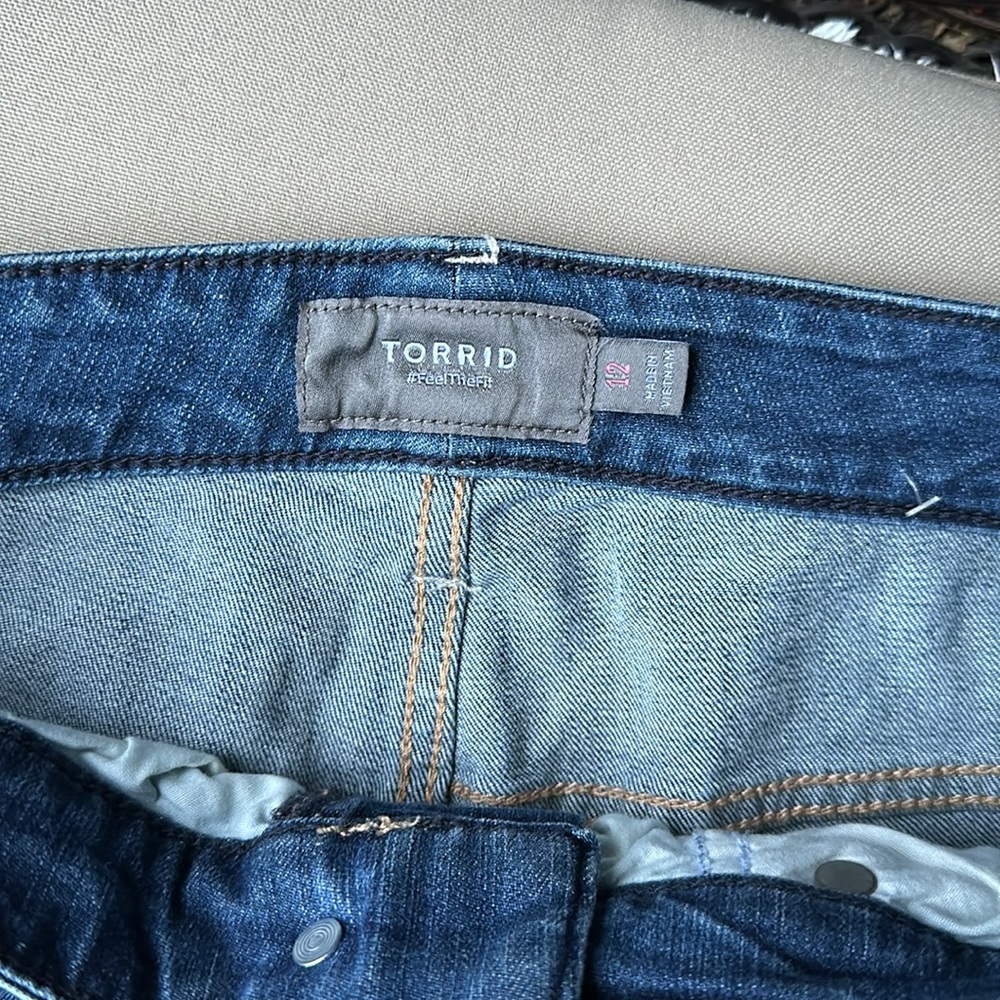 Torrid 5 Inch Vintage Stretch Mid-Rise Short 12 - Picture 4 of 13